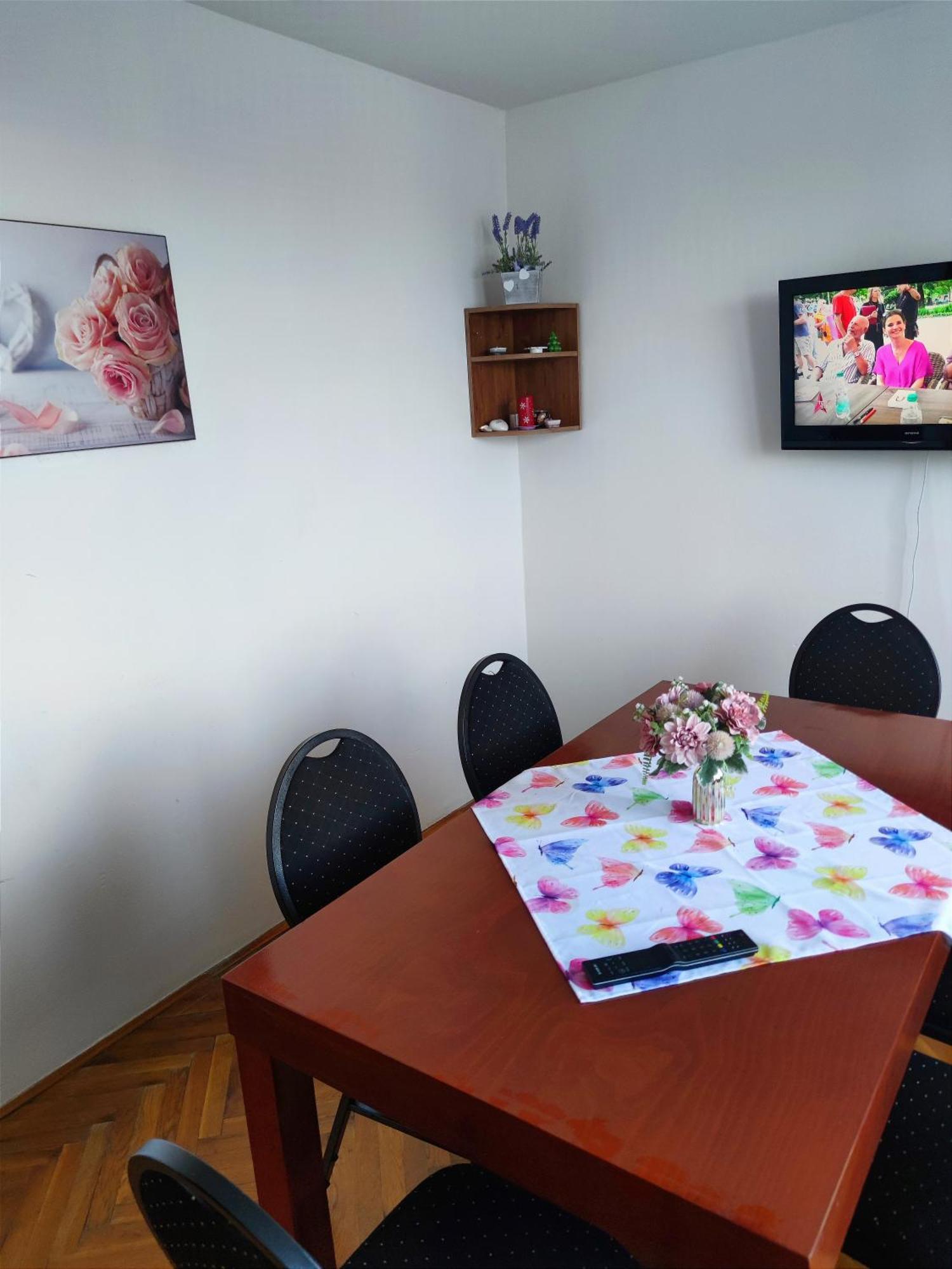 Fast Apartment In The Centrum Levice Exterior foto